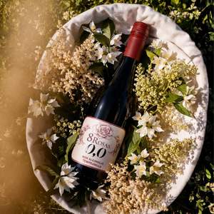8 Rosas Vino Tinto Sin Alcohol 100% Tempranillo 0.0% ABV Vino Español Sin Alcohol 750ml - Product Image 2