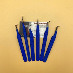 Pinzas de extensión de pestañas con agarre de Diamante Azul real y negro personalizadas profesionales Acero inoxidable sostenible con punta puntiaguda - Product Image 5