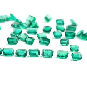 พลอยมรกตธรรมชาติจากแซมเบีย ทรงแปดเหลี่ยมเจียระไน ขนาดปรับเทียบแล้ว สีเขียวสดใส สำหรับทำเครื่องประดับ - Product Image 3