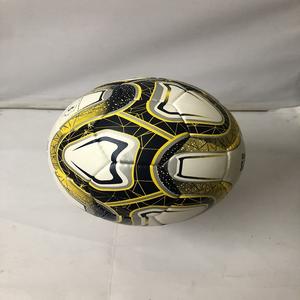 BALÓN DE FÚTBOL OFICIAL DE CALIDAD PARA PARTIDOS, Tamaños 4 y 5, Material PU, Diseño con Logotipo, Alta Retención de Aire - Product Image 3