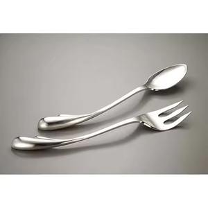 Ensemble de service à salade en acier inoxydable plaqué argent avec poignée rectangulaire dorée polie pour mariage - Product Image 4