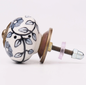 Perilla de gabinete de cerámica y metal con estampado floral de latón AK en acabado multicolor al mejor precio para muebles de cajones y estantes - Product Image 1