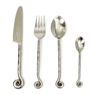 Cuchillos de mantequilla con diseño de nudo forjado a mano - Product Image 3