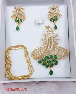 Elegante juego de pendientes de collar de diamantes americanos para mujer, perfecto para trajes tradicionales, bodas y ocasiones especiales - Product Image 1