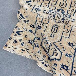 Alfombra Turca Vintage de 5.2x6.46 pies (159x197 cm), Alfombra Marrón con Puntos Azules - Product Image 4