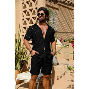 Ensemble deux pièces pour hommes actifs Chemise décontractée à manches courtes avec short Coupe décontractée Idéal pour l'entraînement physique et l'utilisation quotidienne - Product Image 3