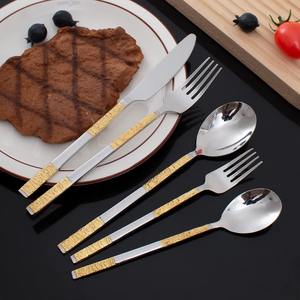 Ensemble de couverts en argent de qualité supérieure avec des détails dorés minimalistes, couverts élégants pour les dîners à la maison, les fêtes et la mise en place de tables raffinées - Product Image 4