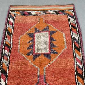Tapis turc vintage Herki 3,4x10,1 pi (105x309 cm), tapis persan en laine rouge - Product Image 5