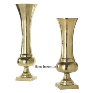 Fournitures de vase trompette vintage de haute qualité robuste en métal fait de décoration de mariage et d'événement de design royal - Product Image 3