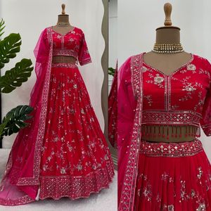 Nuevo diseño Ropa de mujer Colecciones de boutique pesadas Lehenga Choli para niñas Uso DE BODA Disponible para la venta de India - Product Image 6
