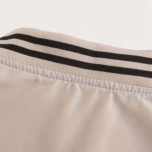 Chaqueta Deportiva Personalizada con Capucha, Estilo Universitario, para Club Deportivo, Acolchada, Transpirable, de Lona 100% Algodón, Estilo Único - Product Image 4