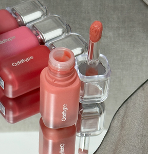 Gloss à lèvres transparent Oddtype Unseen Balloon Tint 421 Pureté, brillant à lèvres transparent, rouge à lèvres transparent, imperméable, longue durée, effet repulpant - Product Image 1