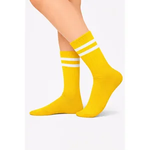 Chaussettes de sport colorées à double rayures jaunes et blanches, épaisseur moyenne, caractéristiques durables pour garçons - Product Image 2