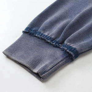 เสื้อสเวตเตอร์มีฮู้ดของผู้ชายแบบสั่งตัดสไตล์สตรีทแวร์ผ้าพัฟฟ์พิมพ์ลายวินเทจผ้าซักกรดสีเทา - Product Image 3