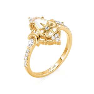 Bague Statement Vintage Jeulia en Acier Inoxydable Plaqué Or avec Cristal Taillé en Cercueil, Motif Étoile du Nord et Lune - Product Image 2