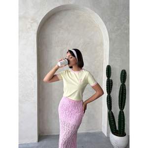 Camiseta Bordada para Mujer - Product Image 3