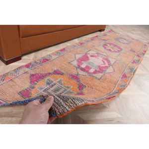 Alfombra Vintage de 2.7x8.1 pies, Alfombra Turca, Alfombra de Lana con Degradado Naranja y Rosa - Product Image 2