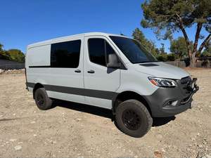 Caravane, camping-car, autocaravane pour les voyages et les activités de plein air. - Product Image 4