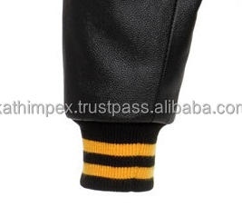 Veste universitaire Letterman noire personnalisée unisexe pour le collège Stock prêt en laine, manches en cuir et fermeture à bouton pression en toile - Product Image 5