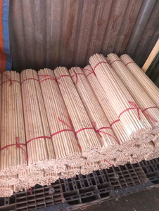Manche de balai en bois de pin de qualité supérieure, surface lisse, grain de bois naturel, bâton en bois durable - Product Image 1