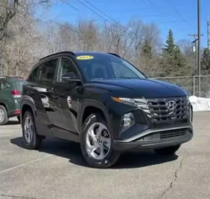 ORIGINAL 2024 Tucson SUV Vehículo con Volante a la Izquierda Híbrido Automático Cuero Oscuro R18 Autos Usados en Venta - Product Image 2