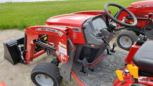 Tracteur à roues MASSEY FERGUSON GC1725M d'occasion 2022, équipé des composants essentiels : moteur, boîte de vitesses, pompe, roulement, roue - Product Image 2