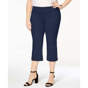 Pantaloni capri da donna taglie forti della collezione JM, taglia 3X, blu con decorazione a bottoni - Product Image 1