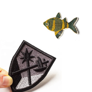 Insigne brodé de conception unique 3D personnalisé transfert de chaleur fer à repasser sur un patch de broderie de logo personnalisé pour vêtements - Product Image 6