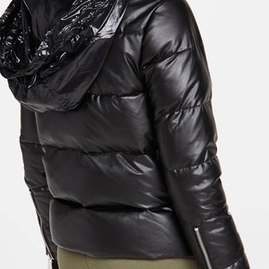 Veste d'hiver brillante pour femmes avec un design à capuche avec isolation épaisse pour la mode en plein air coupe-vent - Product Image 3