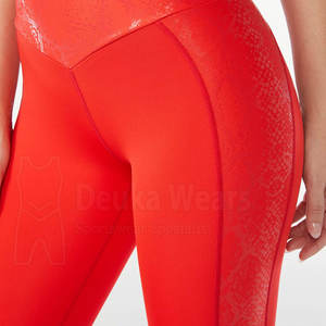 Leggings de yoga brillantes y elásticos de secado rápido con logo impreso personalizado, bajo MOQ, para mujer, ropa deportiva de cintura alta de spandex personalizada. - Product Image 6