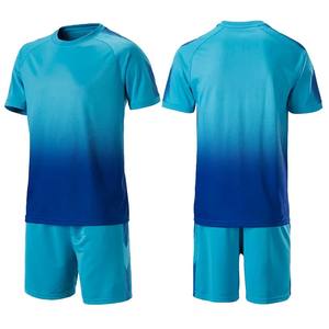 Tenue de football unisexe respirante en maille douce antibactérienne à séchage rapide, chemises et shorts élégants, ensemble de football personnalisé avec nom d'équipe et nom de joueur - Product Image 2
