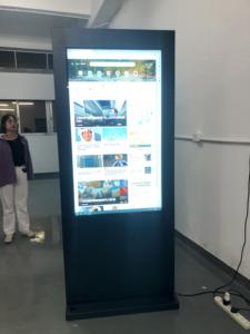 Aiyos Totem de signalisation numérique double face 75 ''IP55 2500nits Android pour jardin botanique galerie d'art studio de cinéma - Product Image 2