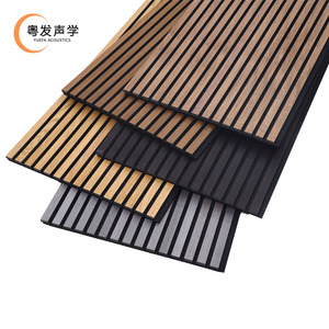 Panneaux acoustiques en bois écologiques Akupanel modernes et personnalisés, avec lattes en placage, réduction du bruit de 80 %, pour écoles, espaces extérieurs et salons. - Product Image 3