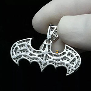 Incroyable pendentif chauve-souris Hip Hop entièrement glacé en diamants ronds de clarté VV de laboratoire cultivés en or blanc 10k pour unisexe - Product Image 3
