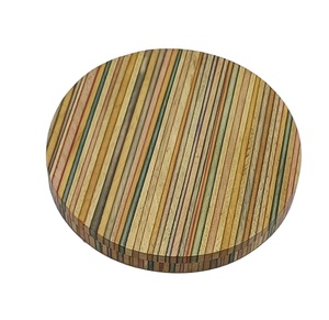 Sous-verre rond de luxe en bois rayé multicolore – Tapis à boisson moderne en bois stratifié pour bar à domicile et accessoires hôteliers - Product Image 1
