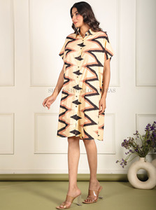 Vestido camisero de manga corta hecho a mano para mujer con estampado de seda único para verano, Playa y Resort - Product Image 3