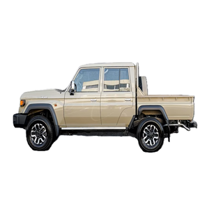 Toyota Land Cruiser Pickup LX 4WD Beige avec barres de toit métalliques et vue arrière - Product Image 3
