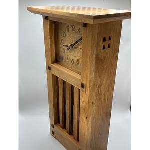 MARVELOUS; el reloj de mesa de madera añade un sentido de sofisticación sin ser demasiado llamativo ni deslumbrante. - Product Image 5