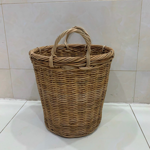 Cesta de ratán tejida a mano de alta calidad con asas Soporte de plantas de interior de ratán natural: jardinera elegante para sus plantas - Product Image 4