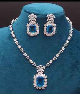 ชุดสร้อยคอเพทายสีเงินพร้อมต่างหูแฟชั่นสำหรับงานแต่งงานคอลเลกชันสวมใส่สำหรับผู้หญิง - Product Image 3