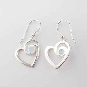 Boucles d'oreilles faites à la main en argent sterling 925 plaqué or avec opale laiteuse pour femmes - Cadeau d'anniversaire et de fête - Product Image 4