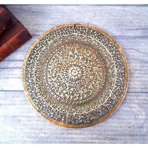 Grabado Diseño moderno Bandejas de servir de metal Plato de chocolate beige y marrón Calidad fantástica - Product Image 1