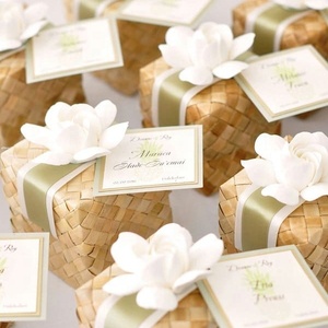 Cajas de embalaje en forma de cubo para regalos de Navidad, con tapa y lazo rojo, cesta de bambú tejida, el más vendido - Product Image 5