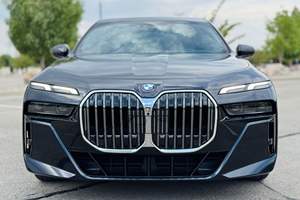 2023 760i xDrive ~6,500 millas, motor V8 biturbo de 536 hp, tracción en las cuatro ruedas, sin modificar - Product Image 2