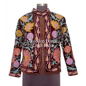 Chaqueta de Terciopelo con Bordado Floral Suzani, Aspecto Impresionante, Chaqueta de Invierno, Abrigo para Mujer, Chaqueta Corta Suzani para Mujer - Product Image 2
