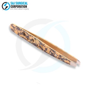 Disponible en colores del arco iris Pinzas para cejas Punta inclinada chapada en oro Mango de corte de diamante para resultados de salón de alta gama y estilo ISO - Product Image 1