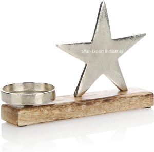Bougeoir t-light de Noël étoile argentée décorative en aluminium sur base en bois bougeoir pour la décoration de la maison - Product Image 4