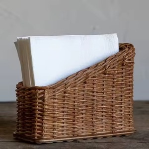 Boîte à mouchoirs en rotin tissé naturel offrant à la fois une utilité fonctionnelle et une beauté décorative dans n'importe quelle pièce - Product Image 2