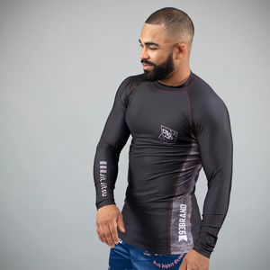 Venta al por mayor de ropa deportiva personalizada de último diseño unisex Rash Guard con logotipo personalizado Anti-UV UPF50 + de secado rápido transpirable - Product Image 4