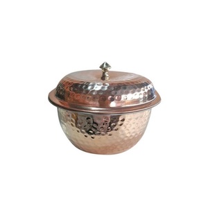 Ensemble de quatre pots de service en métal en acier inoxydable avec couvercle poli brillant en bambou de forme arrondie faits à la main servant de délicieux plats - Product Image 3